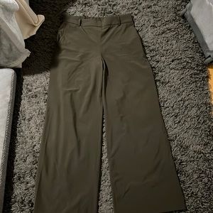 Banana Republic Wide leg, light weight, pants. Perfect for travel. Size M.